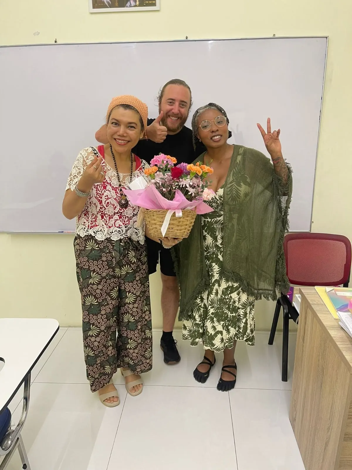 Genius Language School with flowers given by Tuktuk Class