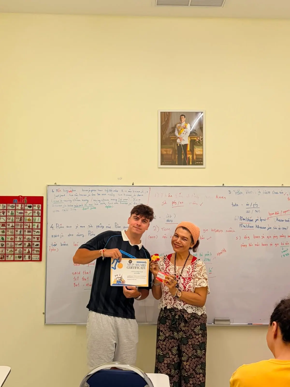 Teacher handing language training completion certificate - Genius Language School 2