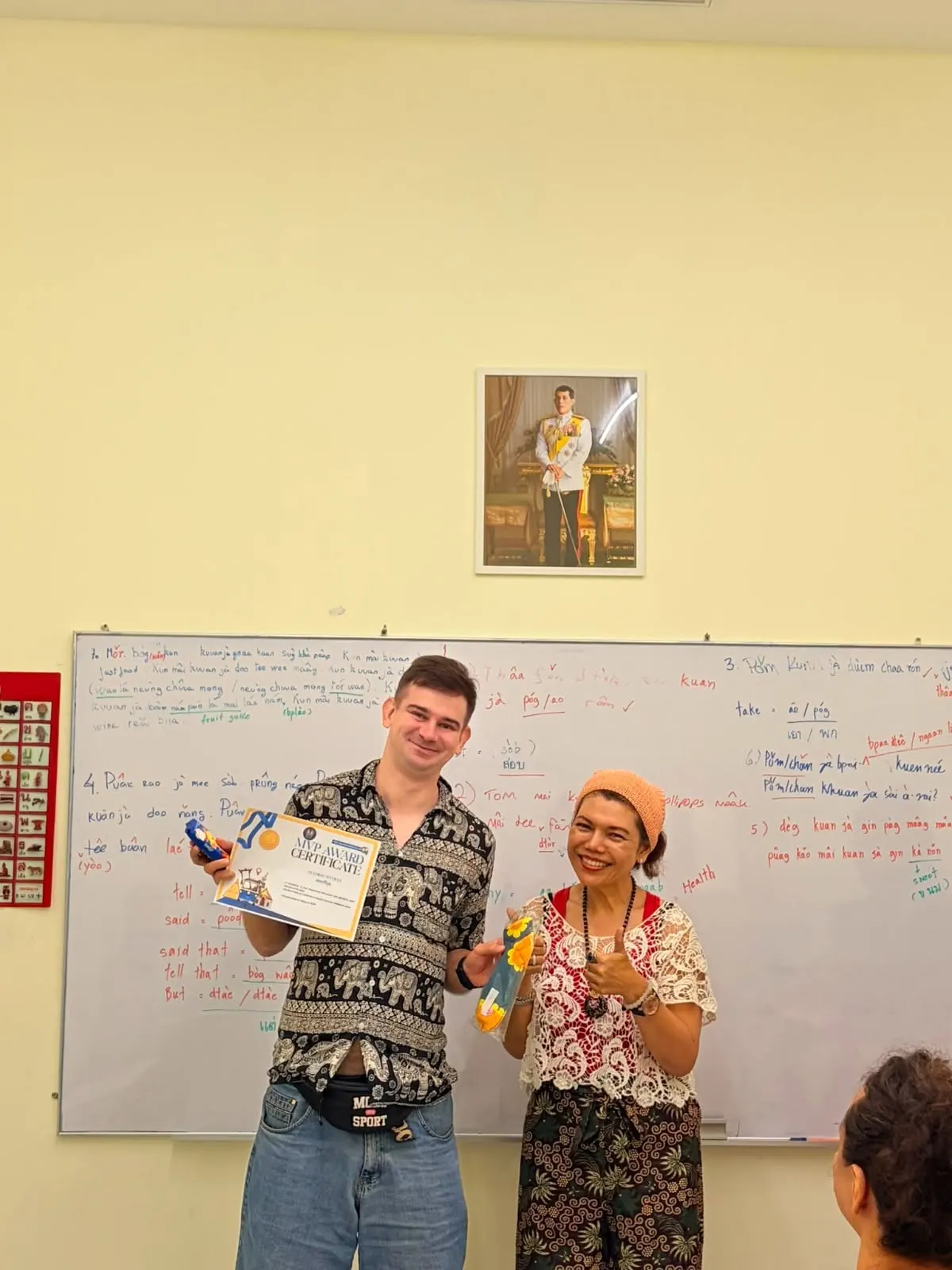 Teacher handing language training completion certificate - Genius Language School 3