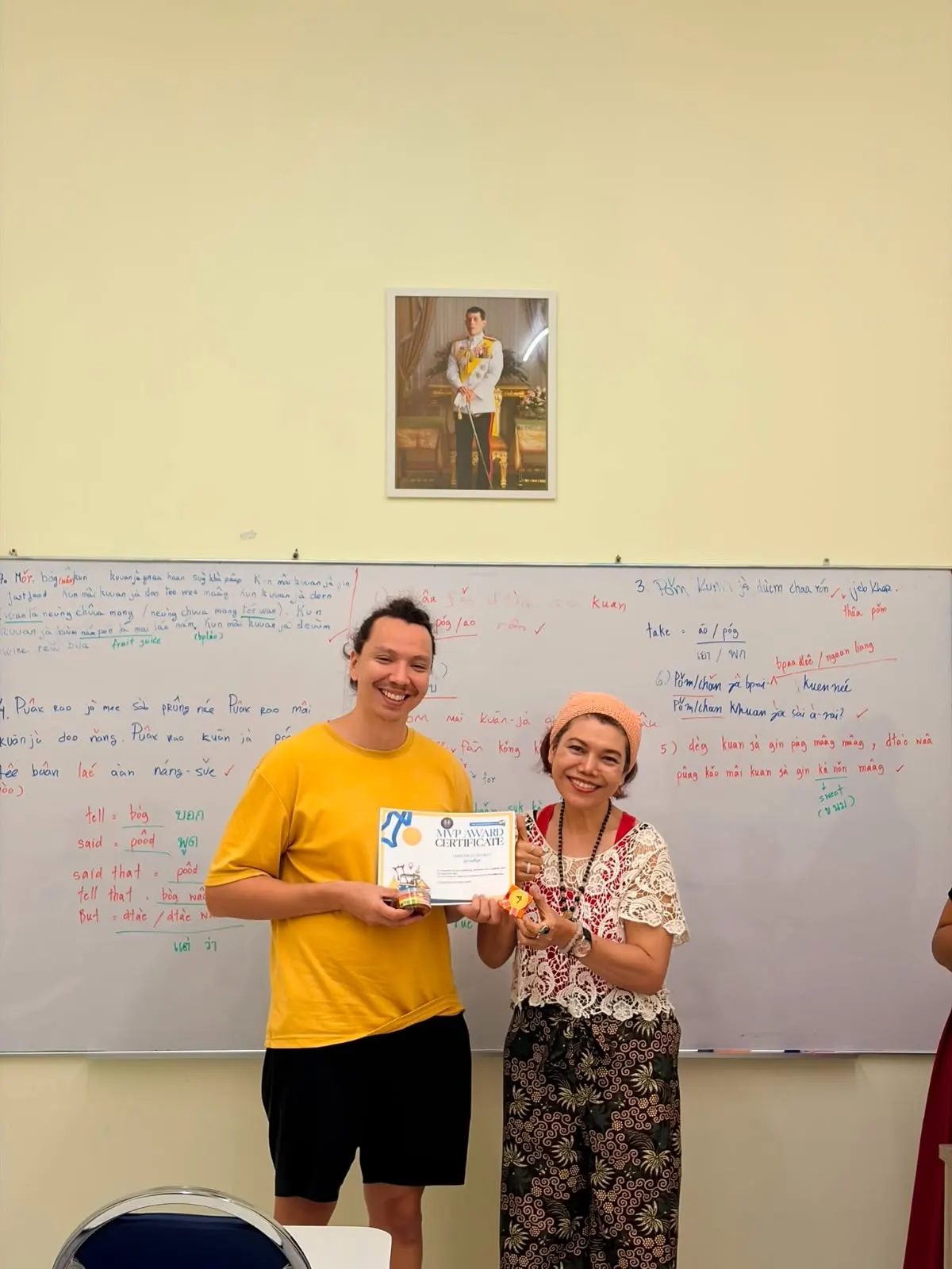 Teacher handing language training completion certificate - Genius Language School 5